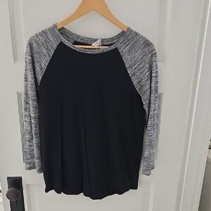 PINK Victoria's Secret Black and Gray Baseball Tee